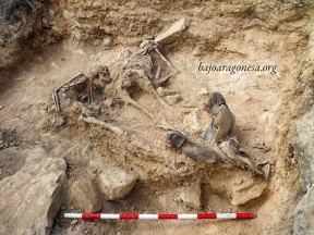 Figura 18. Vista desde el sureste tras finalizar la excavación de los soldados nº 1 y 2.