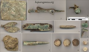 Figura 20. Soldado nº 1: 1-Hebilla con emblema de infantería, 2-Portaminas, 3-Anillo del P.C., 4-Distintivo de Compañía de ametralladoras, 5-Navaja multiusos, 6-Lapicero, 7-Dos vistas de un gemelo, 8-Papel de fumar, 9-Cartucho 7.62 x 54 R, 10-Botones de guerrera, 11-Botones de camisa.